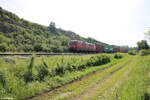 152 025-3 mit einem Containerzug bei Himmelstadt gen Norden.