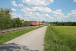 152 042-8 zieht mit einem Containerzug bei Plling in Richtung Nrnberg.