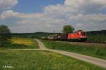 182 017-4 mit gemischten Gterzug bei Plling. 13.05.11