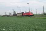 185 233-4 mit ein gemischten Gterzug nach Passau bei Regensburg Ost.