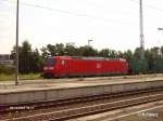 185 075-9 hat Berlin-Schnefeld mit ein Conatinerzug erreicht.