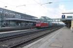 185 251-6 durch fährt Regensburg HBF mit dem LKW-Walter.