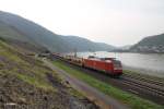 185 114-6 zieht mit einem leeren Autozug bei der Blockstelle Bodenthal richtung Koblenz vorbei.