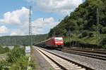 185 144-3 zieht ein Opel Autozug beim Loreley Betriebsbahnhof in Richtung süden.