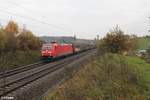 185 227-6 zieht einen gemischten EZ bei Fahlenbach in Richtung München.21.10.17