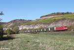 185 271-4 zieht mit dem KT 41921 Neuss Gbf - Wels Vbf Wenzel Wechselpritschen bei Himmelstadt gen Süden.