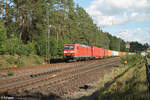 185 162-5 durchfährt Ochenbruck mit einem Containerzug in Richtung Nürnberg.