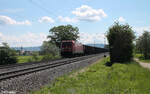 185 351-4 zieht eine lange Eas Leine bei Pölling in Richtung Nürnberg. 20.05.24