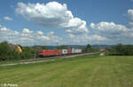 187 203-5 zieht bei Pölling ein Containerzug gen Norden.14.05.24