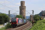 BR 193 057 der SBB Cargo mit einem Containerzug Richtung Koblenz durch Oberwesel am 18.6.2025