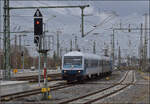Steuerwagen der RB 31 nach Moers ist D-GfF 50 80 80 34 110-2 Bnrbdzf mit Wittenberger Kopf. Duisburg, Februar 2026.