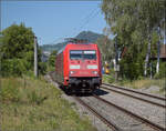 101 138 f�hrt solo nach Singen f�r ihren abendlichen Einsatz am Nachtzug.