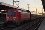 Skodalok 102 006 mit den Skoda-Dostos nach Ankunft in Nürnberg.