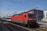 120 126 ist mit dem IC aus Stuttgart nach Z�rich in Singen angekommen. M�rz 2026.