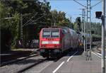 Die arg gerupfte Schwarzwaldbahn hat derzeit ein Zwischenhoch und fährt mal wieder einen Hauch zuverlässiger. 146 239 mit vier Dostos in Radolfzell. September 2023.