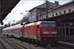 146 201 ist zu Testzwecken auf die Schwarzwaldbahn eingeteilt. Ein neues Drehgestell soll der Beanspruchung auf der kurvenreichen Strecke standhalten. Hier bei der Ausfahrt Richtung Offenburg. Singen, März 2017.