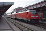 146 201 ist zu Testzwecken auf die Schwarzwaldbahn eingeteilt. Ein neues Drehgestell soll der Beanspruchung auf der kurvenreichen Strecke standhalten. Zu diesem Zeitpunkt stand noch die Entwicklung des nie gebauten Traxx P189 AC3 zur Debatte. Singen, März 2017.
