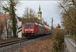 146 239 'Heimat' kommt mit einem mit einem RE in Konstanz an.