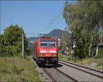 Fremdlok 146 202 mit vertragswidrig kurzer Schwarzwaldbahn in M�hlhausen.