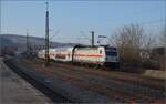 147 572 mit IC2 nach Stuttgart in Welschingen. März 2023.