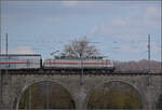 IC2 4905 mit 147 578 auf dem Eglisauer Viadukt über den Rhein.