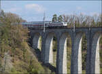 IC2 4913 mit 147 584 auf dem Eglisauer Viadukt �ber den Rhein.