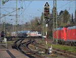147 477 mit ihrem IC2 trifft in Singen ein. April 2026.