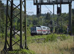 147 589 schiebt IC2 4900 nach Singen.