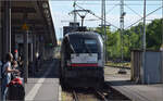 Der Taurus von Beacon 182 509 hat seine MRCE-Geschichte auf der Front noch sichtbar geschrieben.
