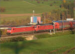 Sonnentag in Frick.

185 131 und 185 141 mit einem Mischer auf dem Weg nach Basel. Frick, November 2024.