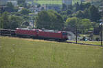 185 124 und 185 131 mit einem Stahlzug bei Frick, Juni 2025.