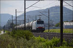 186 452 von Railpool mit einem Kesselwagenzug bei Altreu. September 2026. 