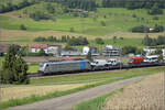 187 007 von Railpool mit Transportern bei Frick. August 2025.