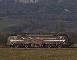 Der von den SBB Cargo geleaste Vectron 193 657 'Lago Maggiore' bei Deitingen. Dezember 2023.