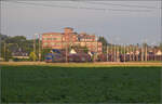 Blauer Vectron 7193 805 von Beacon bei Henschiken, Juni 2025.