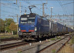 Ein noch nicht individualisierter Vectron 193 492 und 193 483 von GTS ziehen einen GTS-Zug durch Pratteln. August 2026.