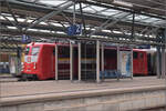 Den dampffreien Nostalgiezug nach Oberndorf f�hrt am Morgen 140 797. Zusammen mit dem Schild Rottweil, zwar in der falschen Farbe, aber doch sehr passend, wartet auch dieser Zug auf seine Abfahrt. Oktober 2026. 