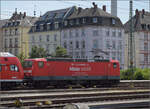 Abfahrt 143 837 'Miete mich' von DB-Gebrauchtzug vor dem Steuerwagen des RMV-Ideenzugs mit 114 009 nach Limburg.