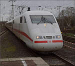 401 013 trifft in Duisburg ein.