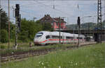 Der ICE 3neo wurde als Velaro MS geliefert, hier 408 021 und 408 020 in Weinheim. Juli 2024.