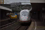 408 039 und 408 021 fahren s�dw�rts aus Duisburg aus.