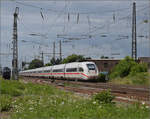 '412 077' ICE 4 Triebzug 9477 auf der Rhein-Neckar-Bahn. Weinheim, Juli 2024.