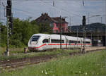 '412 077' ICE 4 Triebzug 9477 auf der Rhein-Neckar-Bahn. Weinheim, Juli 2024.