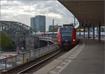 Der Hannover-Quietschie in K�ln. 424 001 und 424 037 treffen am Hauptbahnhof ein. September 2026.