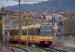 Die Strassenbahn  Be 4/8 003  alias 94 800 450 003-9 D-TVYS ist auf dem Weg nach Orbe bereits inmitten des gößeren Industriegebiets der Kleinstadt.