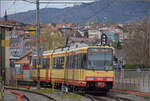 Die Strassenbahn  Be 4/8 003  alias 94 800 450 003-9 D-TVYS ist auf dem Weg nach Orbe bereits inmitten des gößeren Industriegebiets der Kleinstadt.