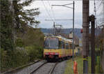 Die Strassenbahn 'Be 4/8 003' alias 94 800 450 003-9 D-TVYS hat auf dem Weg nach Chavornay die Haltestelle St-Eloi verlassen. Dezember 2025.