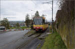Die Strassenbahn 'Be 4/8 003' alias 94 800 450 003-9 D-TVYS hat auf dem Weg nach Chavornay die Haltestelle St-Eloi verlassen. Dezember 2025.