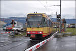 Die Strassenbahn  Be 4/8 003  alias 94 800 450 003-9 D-TVYS kommt aus Orbe in Chavornay an. Dezember 2025.