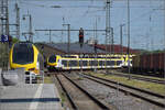 Der Flirt 1430 057 von Arverio alias ET 6.14 wird bereits eine Minute nach seiner Ankunft in Aalen auf das Abstellgleis rangiert.